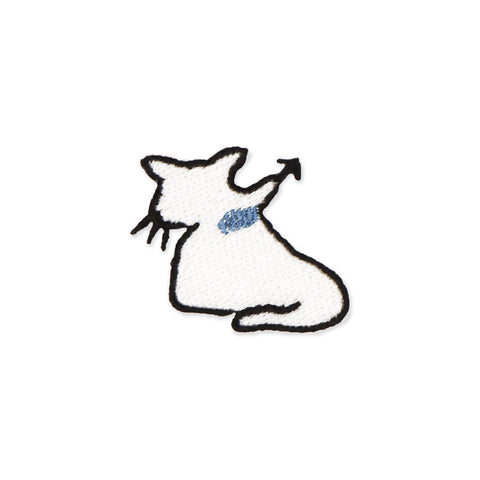 くびねっこをつかまれるねこ - しろ