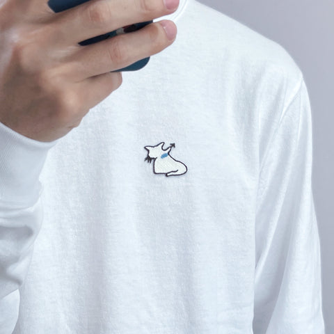 くびねっこをつかまれるねこ - しろ